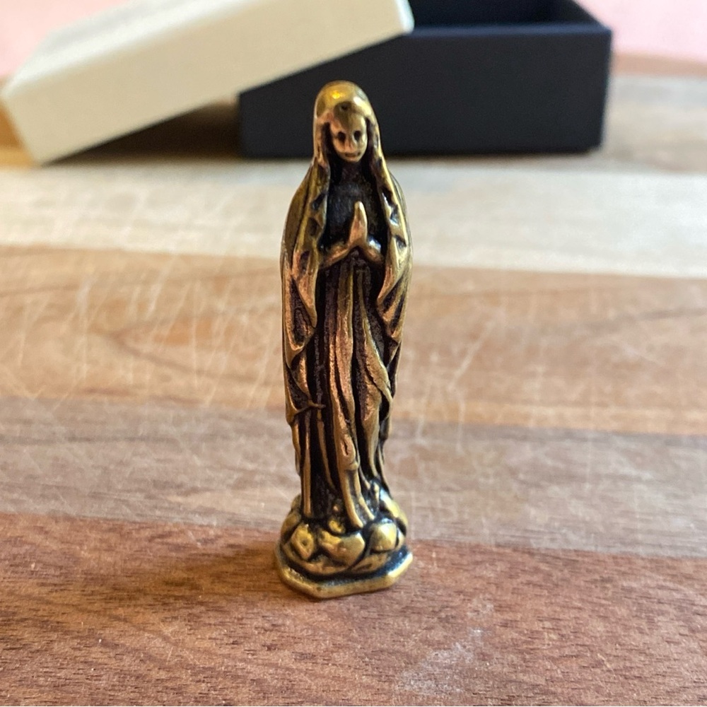 2” Small Vintage Style Brass Figurine of the Virgin Mary with Key Chain Loop - Picture 7 of 9